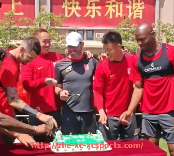 杏彩体育-法甲球员技术亮点解析：个人能力与团队融合的体现